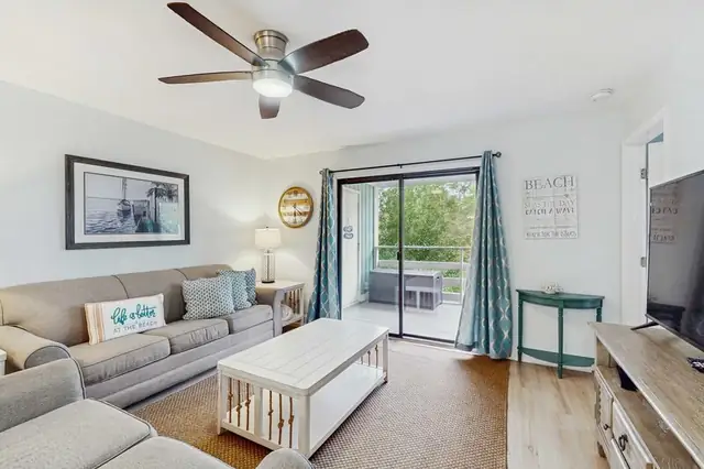 Living room at Fiddler’s Cove 27E
